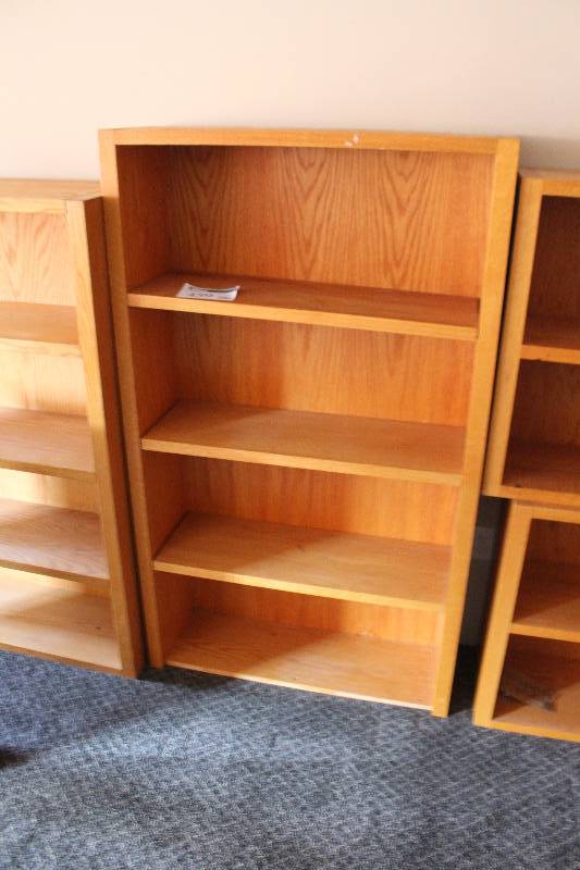 lot 459 image: 4-Shelf Wood Bookcase