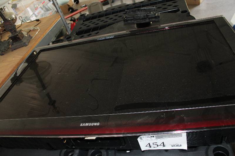 lot 454 image: Samsung 45in. Flat Screen TV