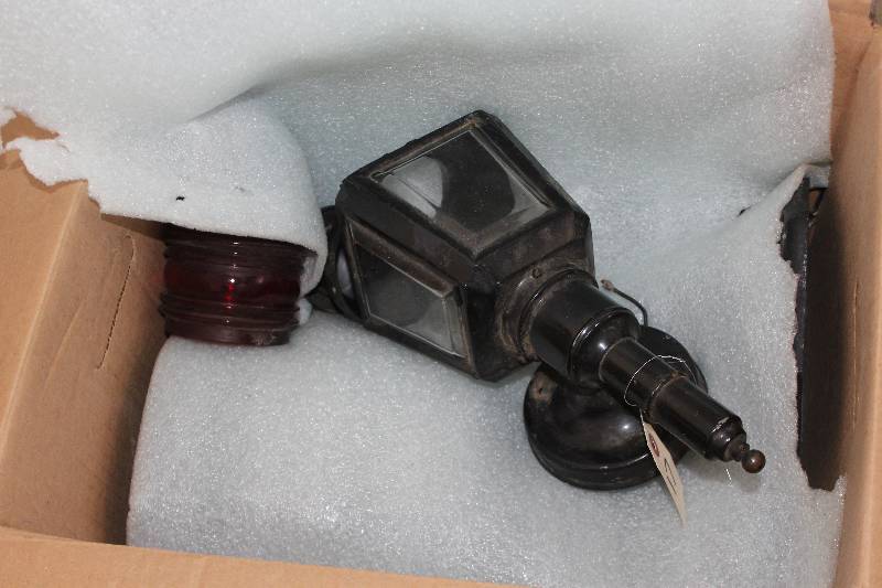 lot 524 image: Outdoor Wall-Mount House Lamps