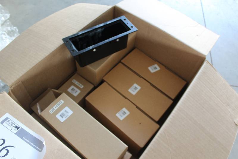 lot 526 image: Box of Accent Lighting