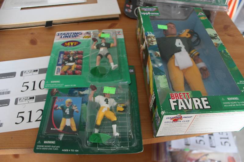 lot 510 image: Lot of (3) Starting Lineup 1998 #4 Brett Favre Action Figures