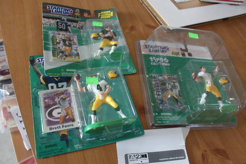 lot 513 image: Lot of (3) Starting Lineup 1996 #4 Brett Favre Action Figures