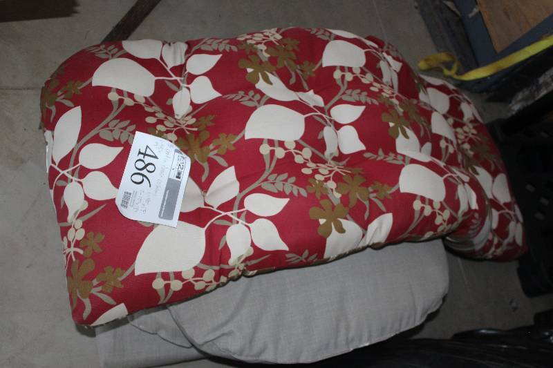 lot 486 image: Lot of (4) Patio Chair Cushions