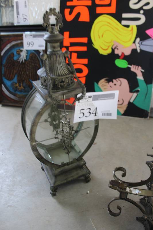 lot 534 image: Chandelier