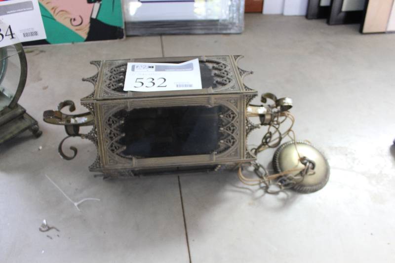 lot 532 image: Chandelier