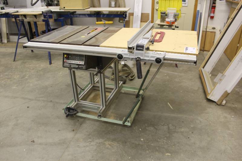 lot 1 image: Sears Craftsman Electronic 10in. Table Saw w Delta Unifence Guard