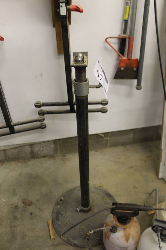 lot 87 image: Pipe Stand