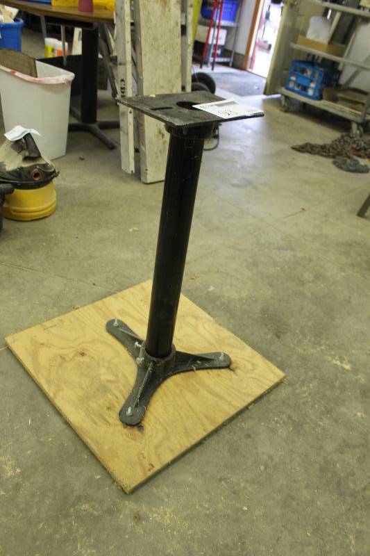 lot 93 image: Adjustable Pedestal for Grinder
