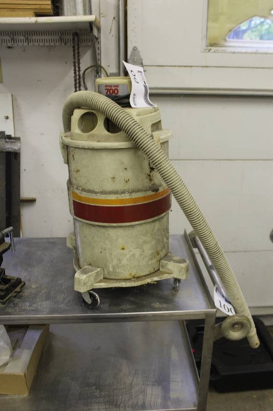 lot 99 image: Shop-Vac 700 WetDry Vac