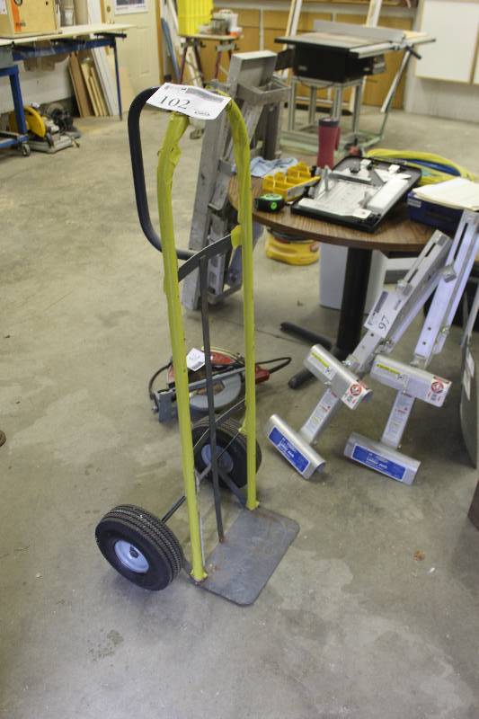 lot 102 image: 2-Wheel Hand Truck