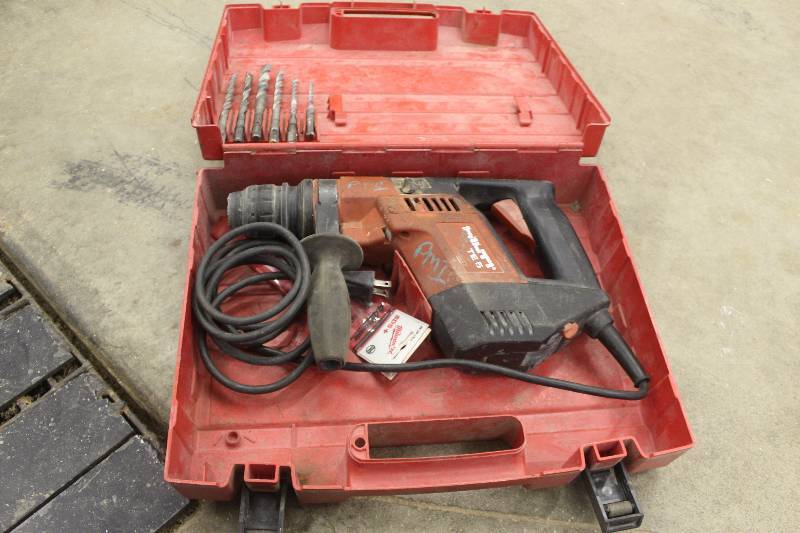 lot 58 image: Hilti TE5 Drill w Case, Bits