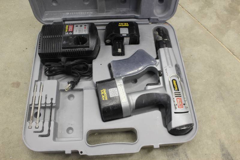 lot 56 image: Senco Duraspin 14V Driver Drill w Case, Battery, Charger, Bits