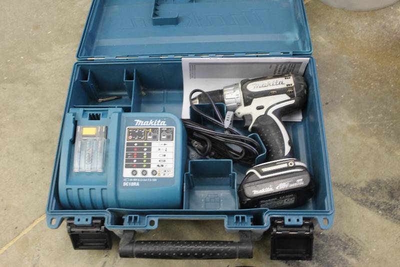lot 53 image: Makita 18V Cordless Driver Drill w Case, Battery, Charger, Manual