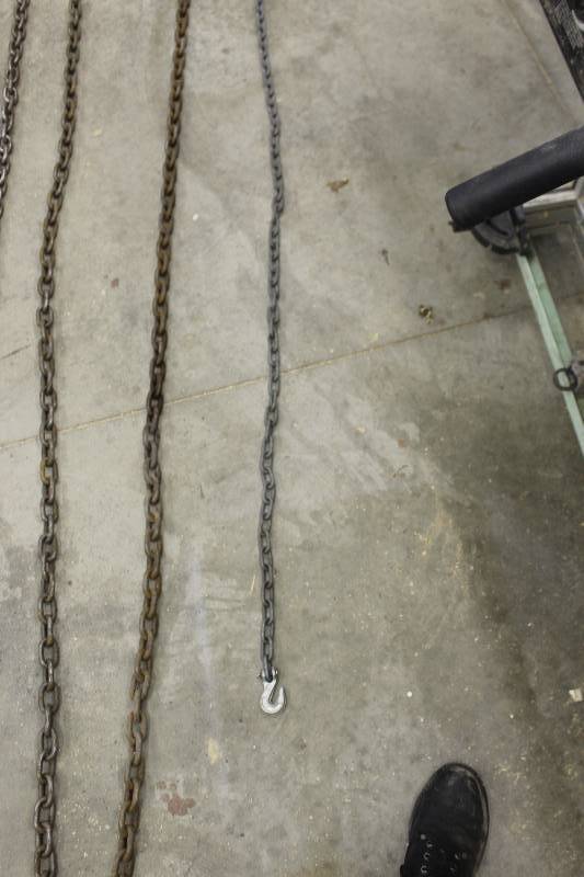 lot 141 image: 10ft. Chain w End Hooks