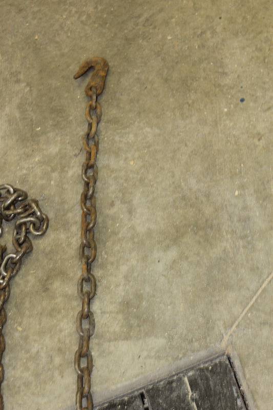 lot 143 image: 12ft. Chain w End Hooks