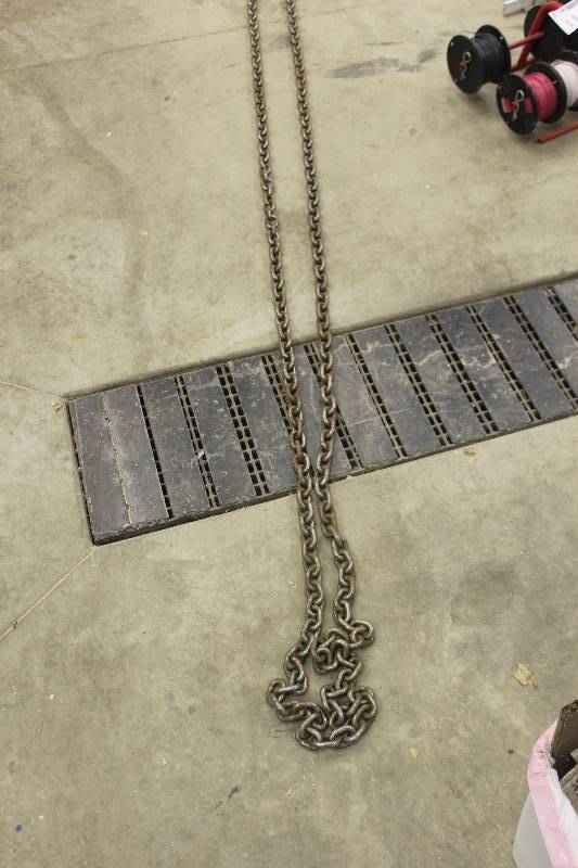 lot 144 image: 26ft. Chain w End Hooks