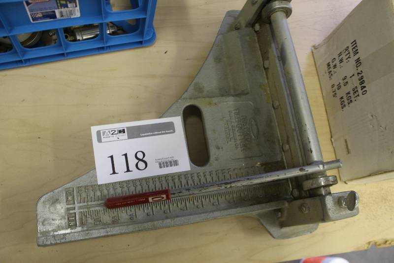 lot 118 image: Bono J. Qundlach No. H-76 Vinyl Tile and Laminate Cutter