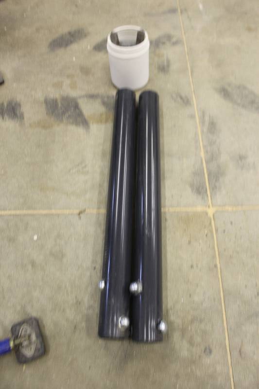 lot 135 image: Lot of (2) 27in. Adjustable Posts