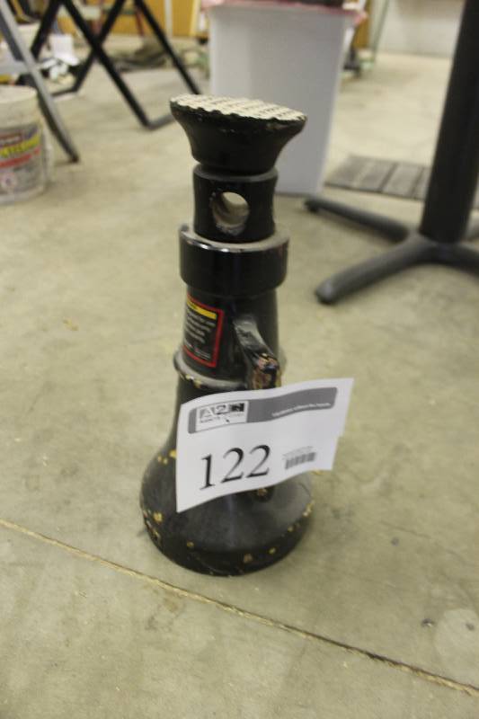 lot 122 image: Torin Big Red 20-Ton Screw Jack