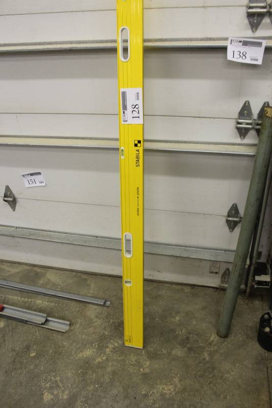lot 128 image: Stabila 7  12 Foot Extendable Plate to Plate Level
