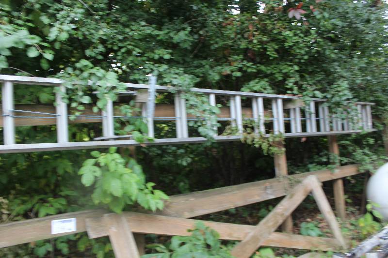 lot 158 image: Heavy Duty 32ft. Aluminum Extension Ladded