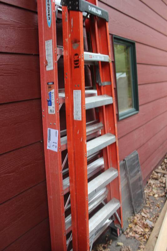 lot 22 image: Keller 6ft. Fiberglass Ladder