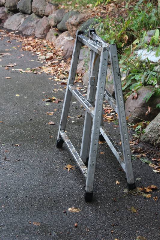 lot 23 image: 2-Piece Adjustable Scaffolding
