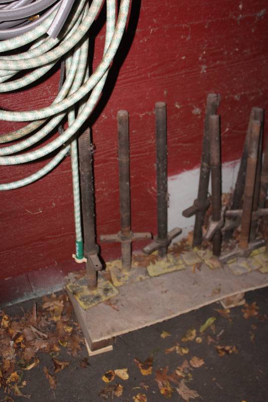 lot 38 image: Lot of (4) Scaffold Leveling Legs