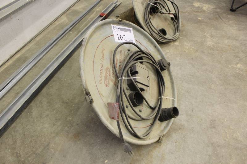 lot 162 image: Dayton Industrial Dual Motor Shop Vac Lid