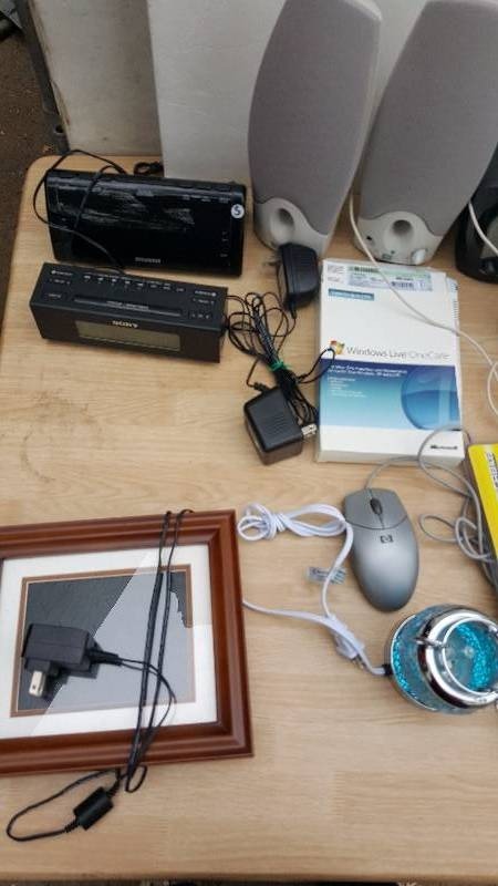 lot 73 image: Miscellaneous Electronics