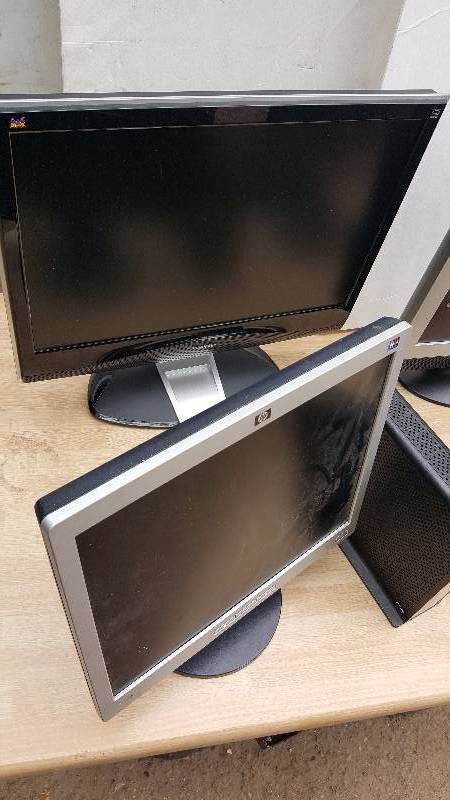 lot 53 image: Computer Monitors