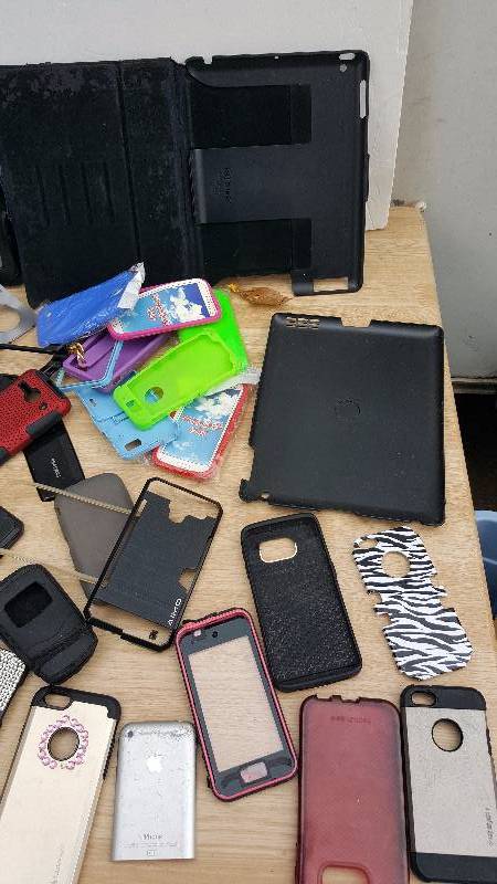 lot 3 image: Miscellaneous Electronics cases