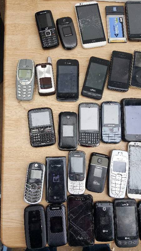 lot 5 image: Miscellaneous Electronics cell phones and more