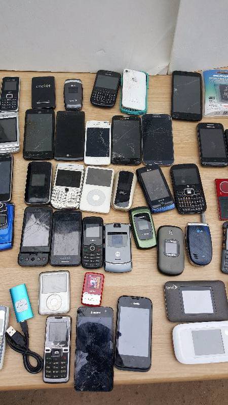 lot 7 image: Miscellaneous Electronics cell phones and more