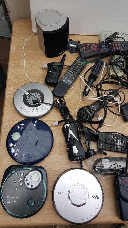 lot 14 image: Miscellaneous Electronics