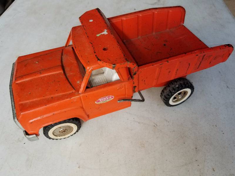 orange tonka truck