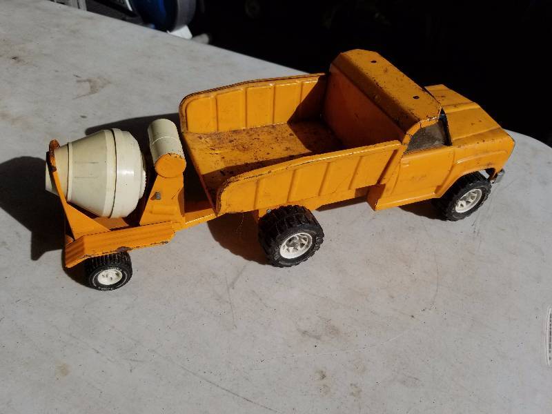 lot 47 image: Vintage Tonka Truck w Cement Mixer