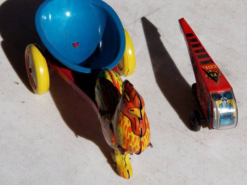 lot 8 image: Tin Toys