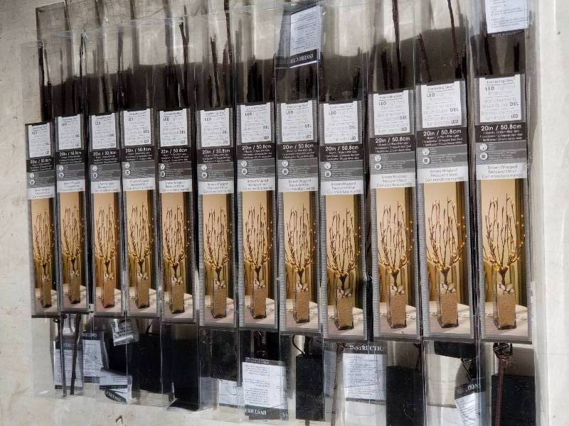 lot 61 image: decorative LED Trees