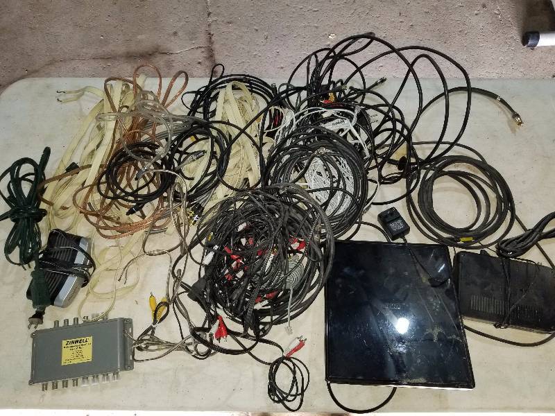 lot 62 image: Miscellaneous Electronics & Wires