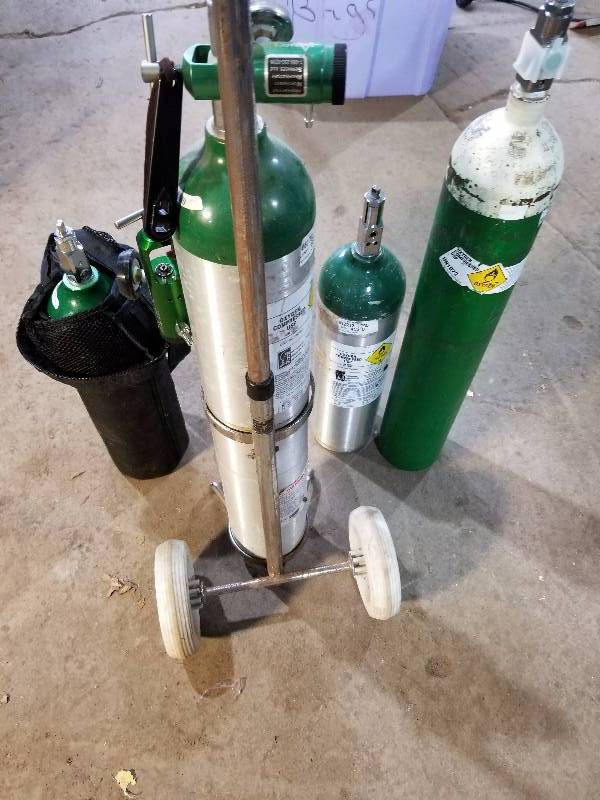 lot 19 image: Oxygen tanks with cart