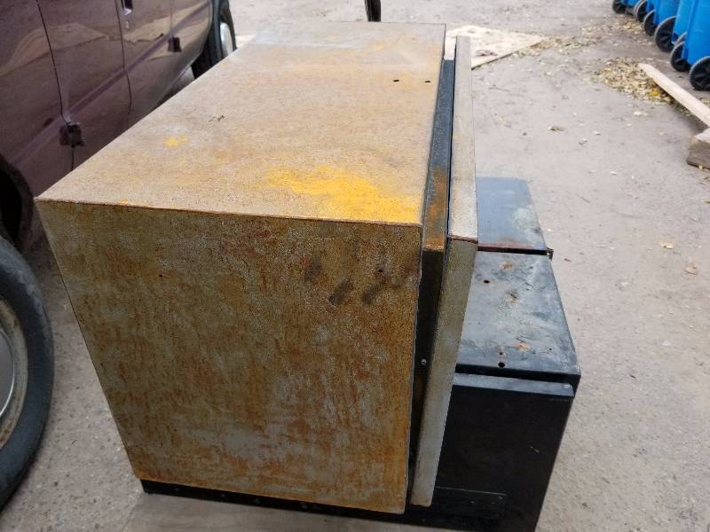 lot 34 image: Northern Tool Locking Toolbox