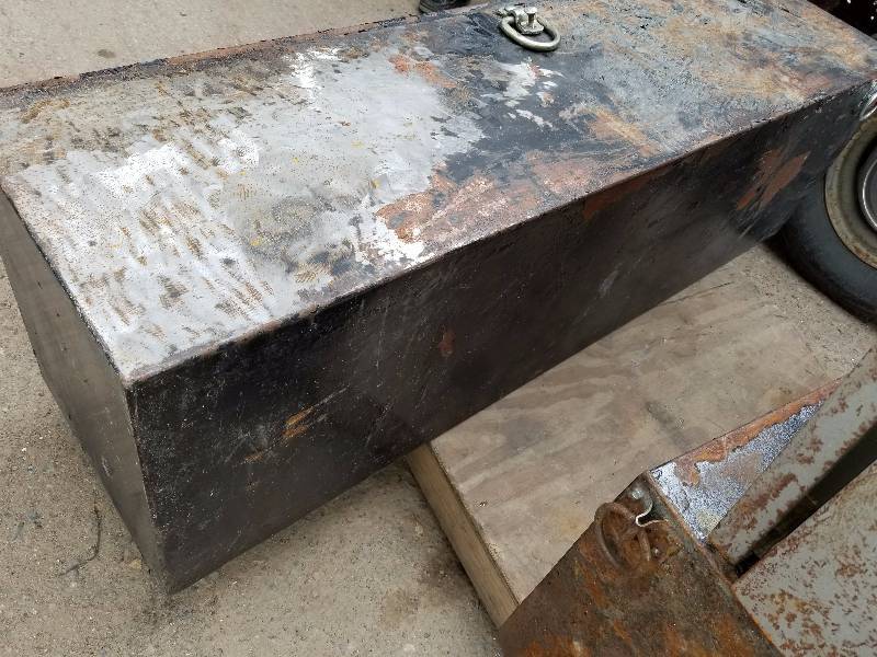 lot 37 image: Large Northern Tool Locking Box