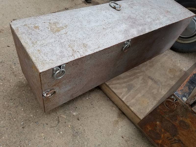 lot 38 image: Large Northern Tool Locking Box