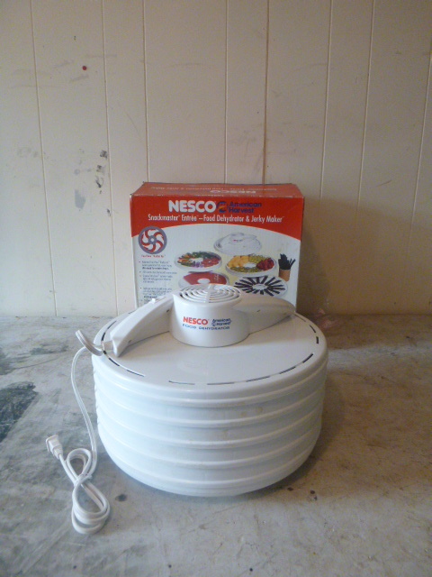 lot 10 image: Nesco Food Dehydrator