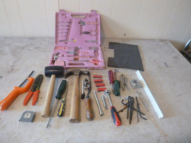 lot 18 image: Miscellaneous Tools