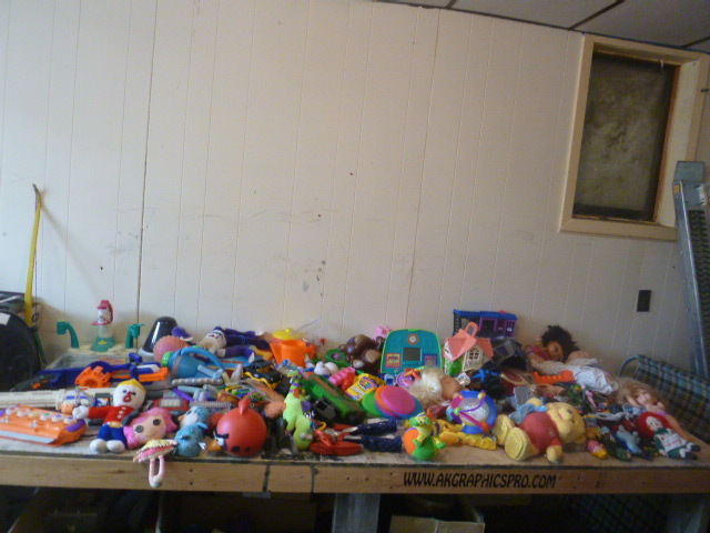lot 24 image: Miscellaneous Toys