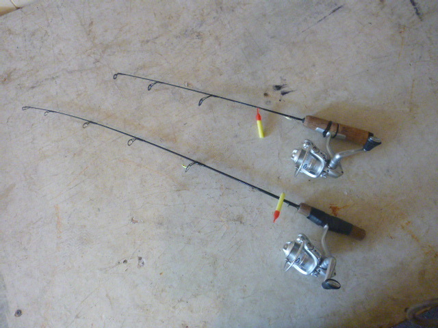 lot 41 image: 2 Ice Fishing Rods and Reels