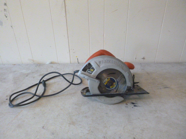 lot 35 image: Black & Decker 7 14 Circular Saw