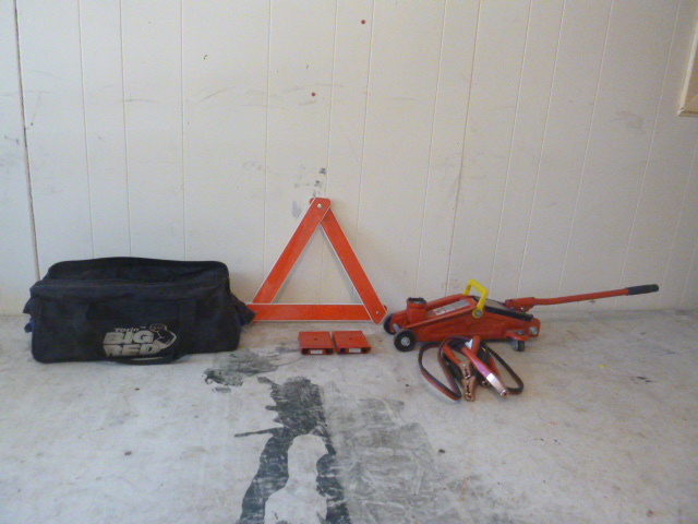 lot 61 image: Torin Big Red Roadside Kit